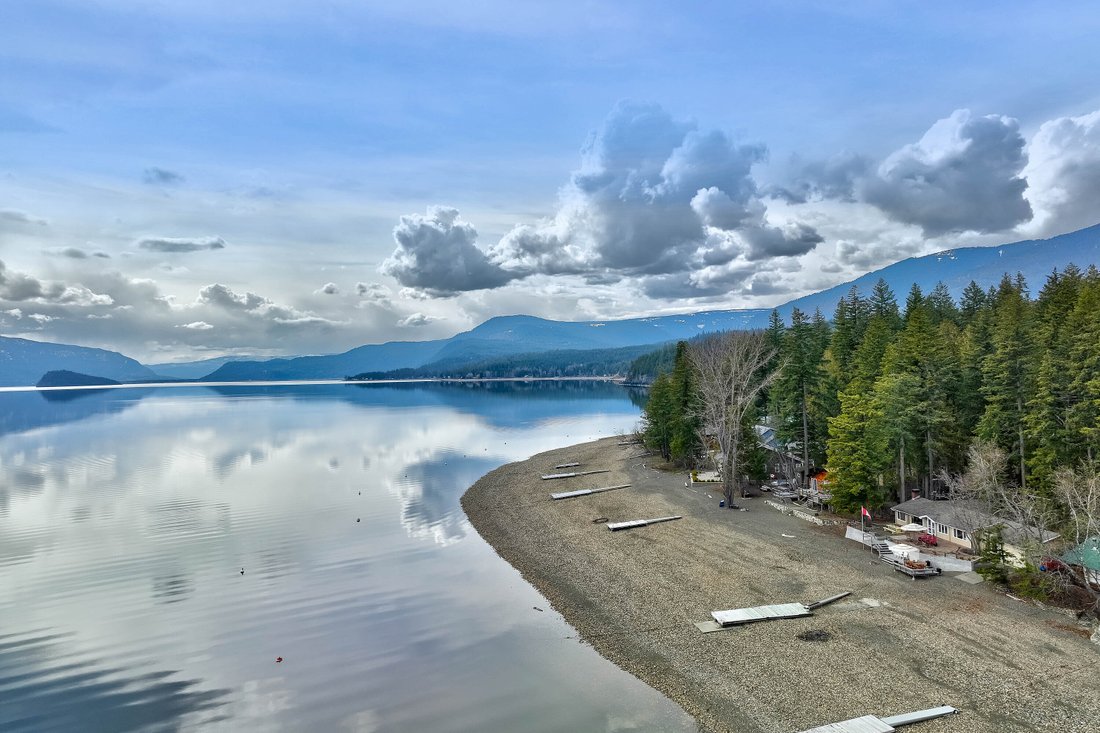 Shuswap Lakefront Cabin In Magna Bay, British Columbia, Canada For Sale
