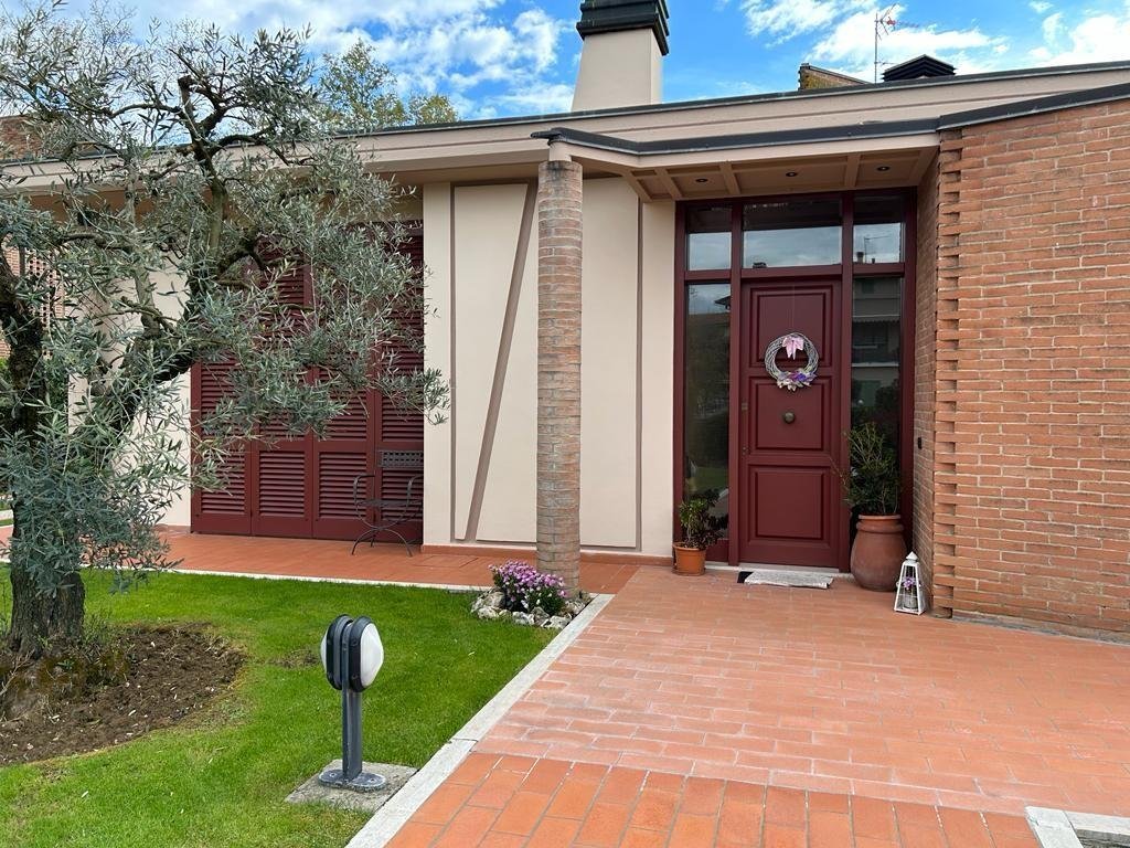 Villa in Castelfranco di Sotto, Tuscany, Italy 2 - 12568657