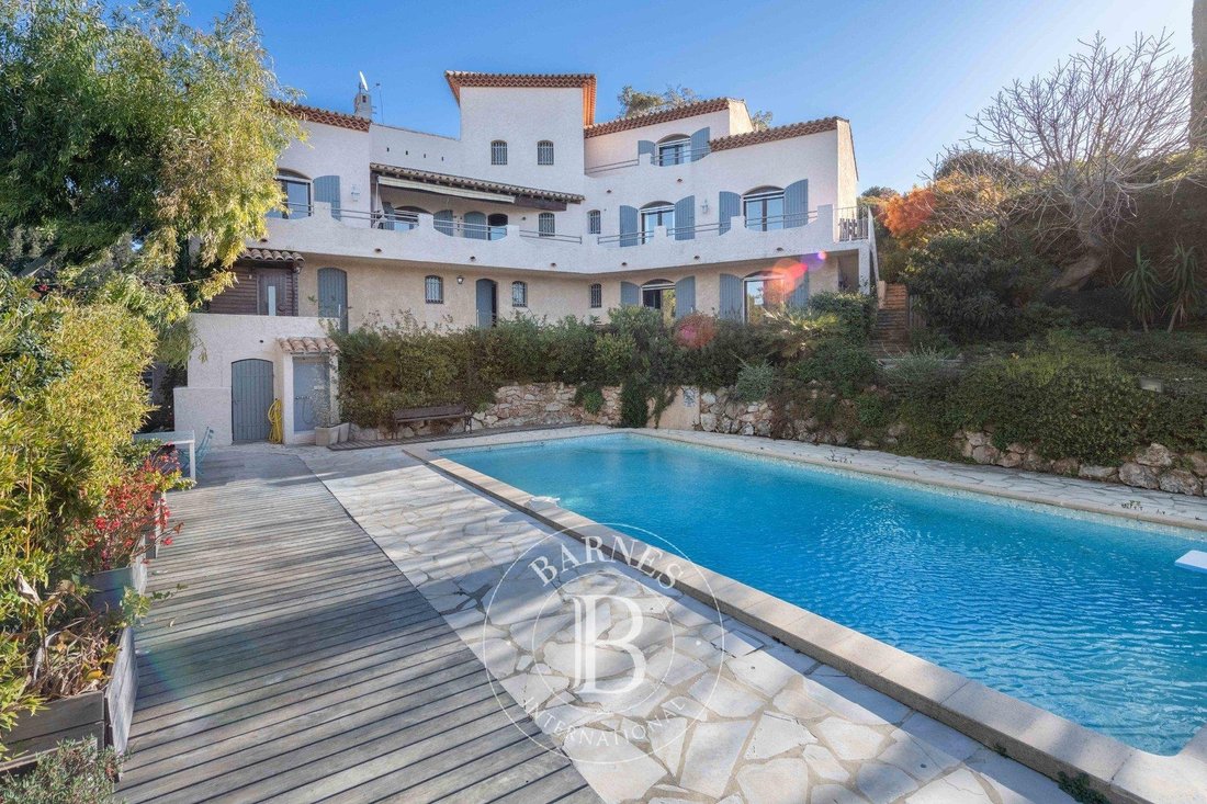 Villa For Sale In Saint Cyr Sur Mer, Provence Alpes Côte D'azur