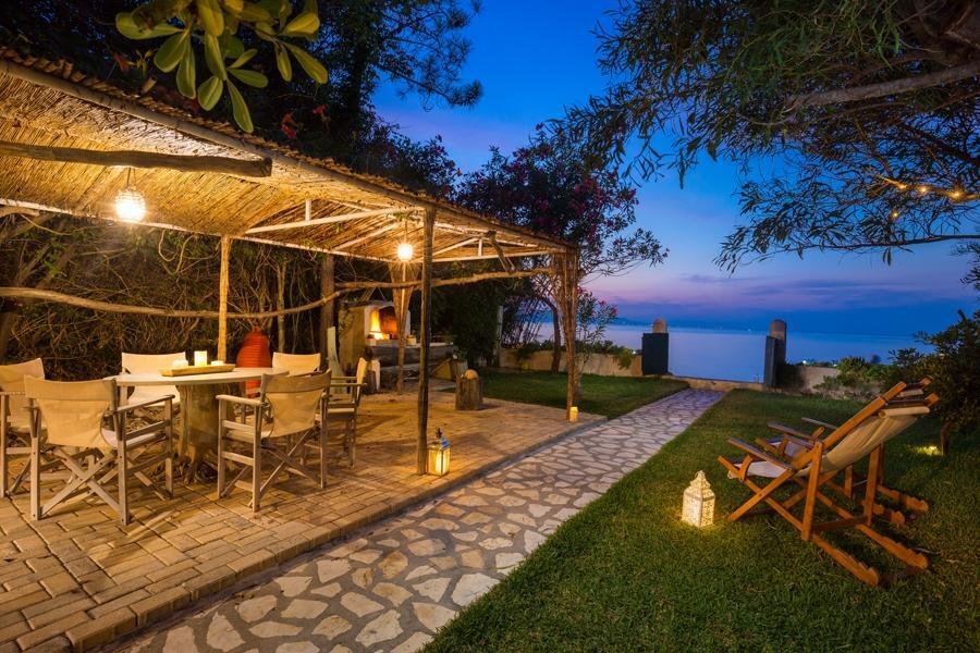 Beautiful 2 Bedroom Oceanside Detached House In Lefkimmi, In Lefkimmi