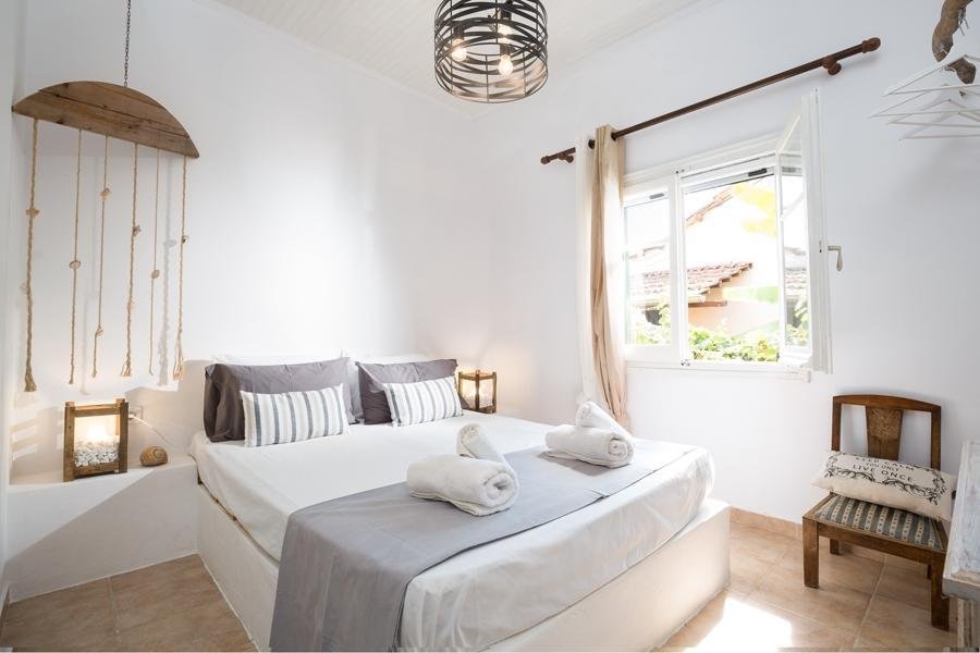 Beautiful 2 Bedroom Oceanside Detached House In Lefkimmi, In Lefkimmi