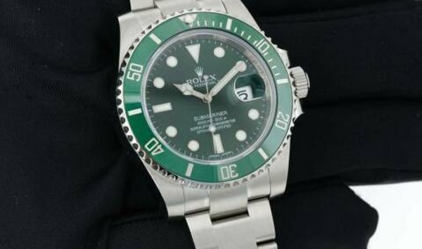 Watches - 20 Rolex Submariner for sale on JamesEdition