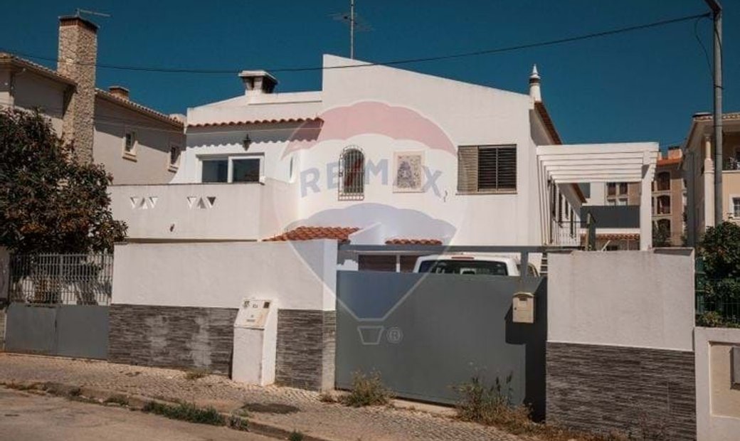 House T3 For Sale In Portimão, Portimão In Portimão, Algarve, Portugal