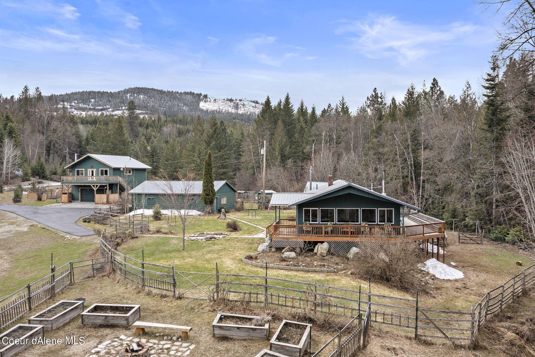 5 Bedrooms Single Family Detached In Sagle, Idaho, United States For