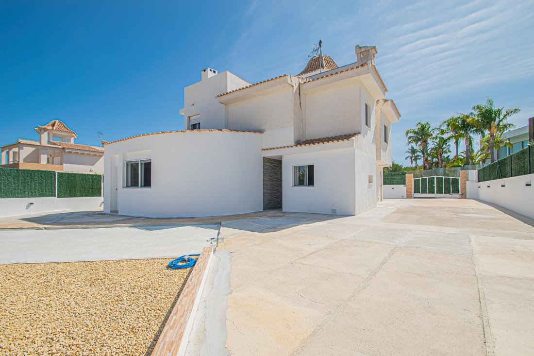 La Nucía Villa In Varadero, Valencian Community, Spain For Sale (12742293)