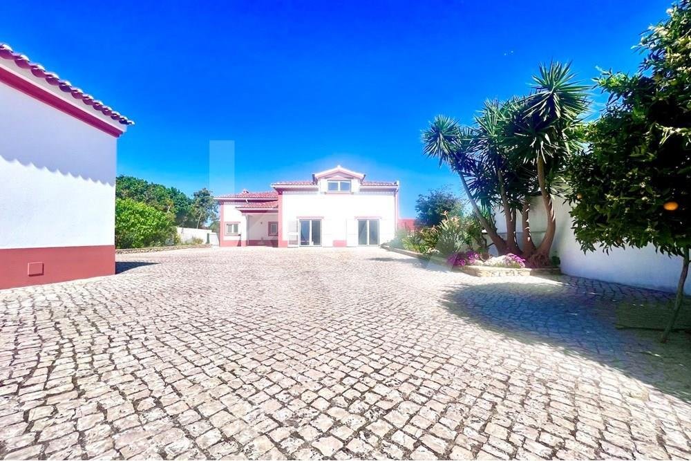 Moradia De Charme T4+2 Com Piscina E In Quinta Do Anjo, Setubal