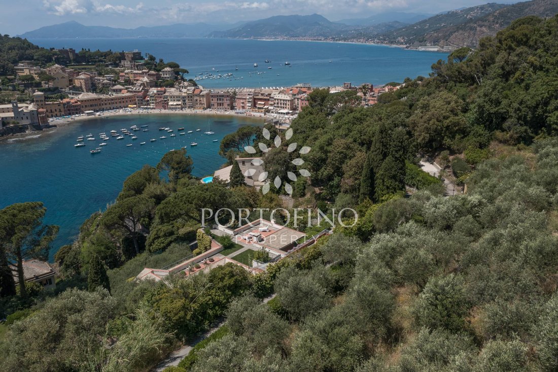 Enchanting Property Immersed In The Greenery In Sestri Levante, Liguria