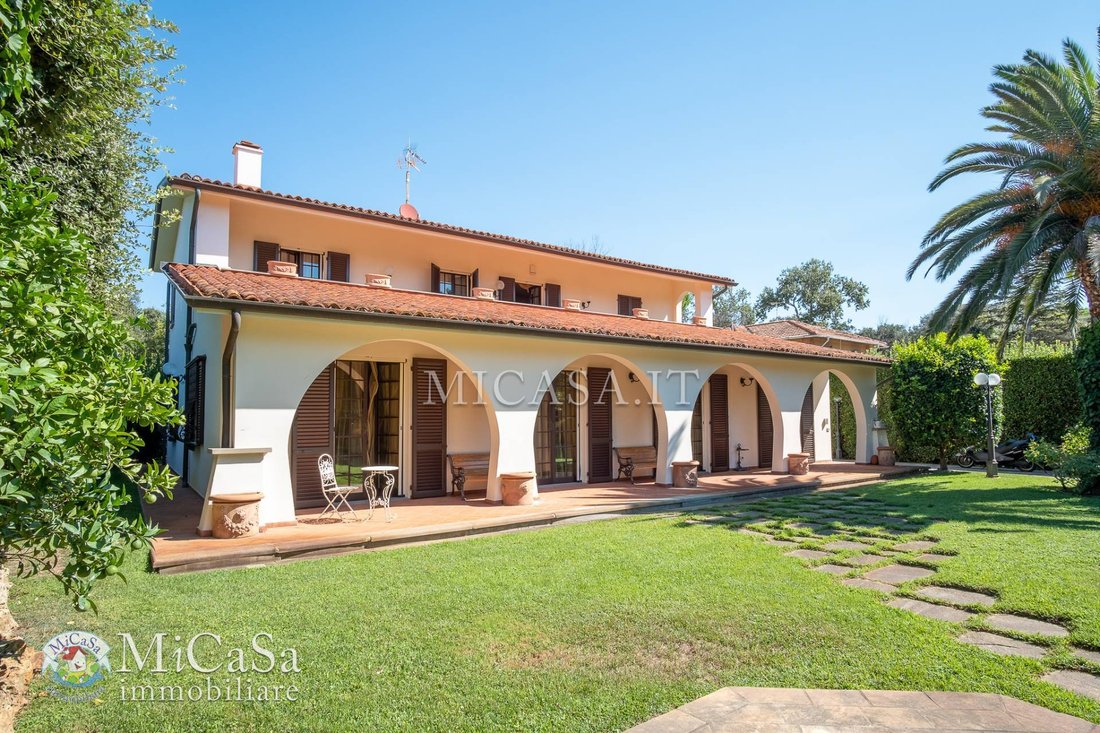 Villa in Tirrenia, Pisa, Italy 1 - 10769993