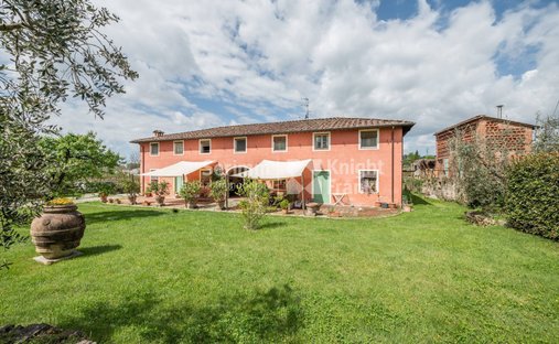 Country House in Area Monte San Quirico - Sant'Alessio, Lucca, Tuscany 1