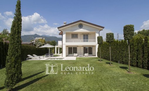 Villa in Vittoria Apuana, Forte dei Marmi, Tuscany 1