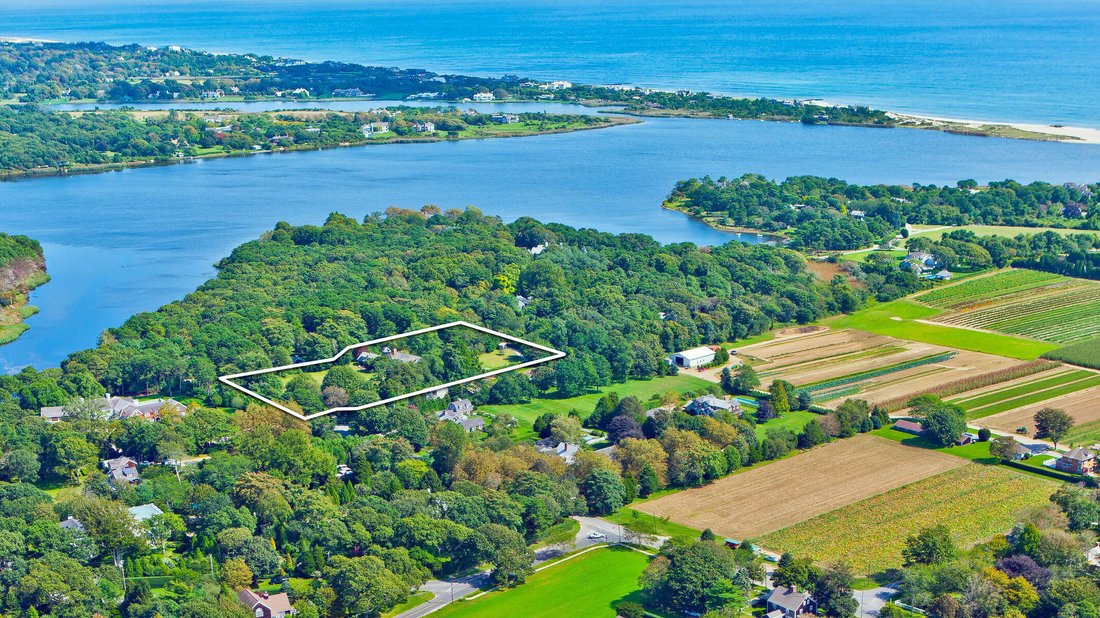 The Carriage House In The In Wainscott, New York, United