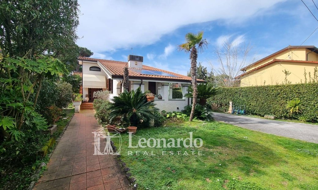 Villa For Sale In Forte Dei Marmi, Centro In Forte Dei Marmi, Tuscany, Italy For Sale (12745592)