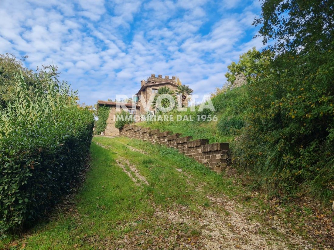 Villa in Castel San Benedetto, Rieti, Lazio 2 - 12745474