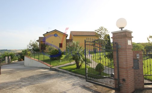 Villa à Tortoreto, Abruzzes, Italie 1
