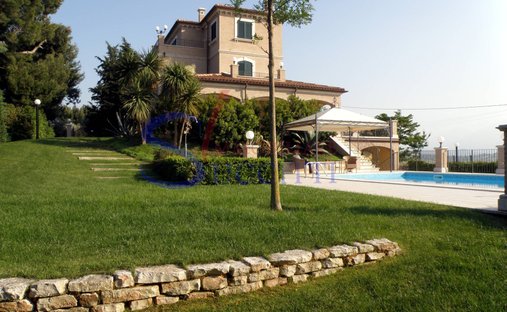 Villa a Offida, Marche, Italia 1