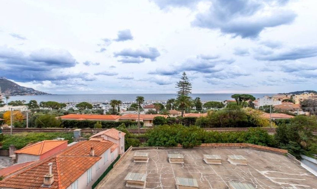 Apartment For Sale In , In Beaulieu Sur Mer, Provence Alpes Côte D'azur