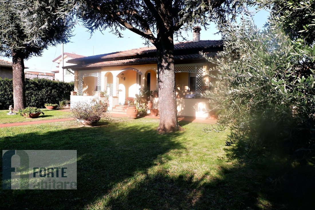 Mansion House For Sale In Seravezza In Ripa Pozzi Ponterosso, Tuscany ...