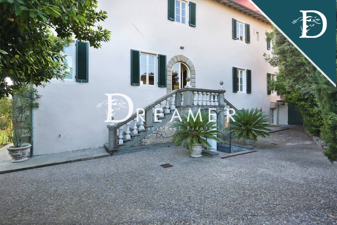 Historic Villa With Swimming Pool For Sale In Lucca In Lucca, Tuscany