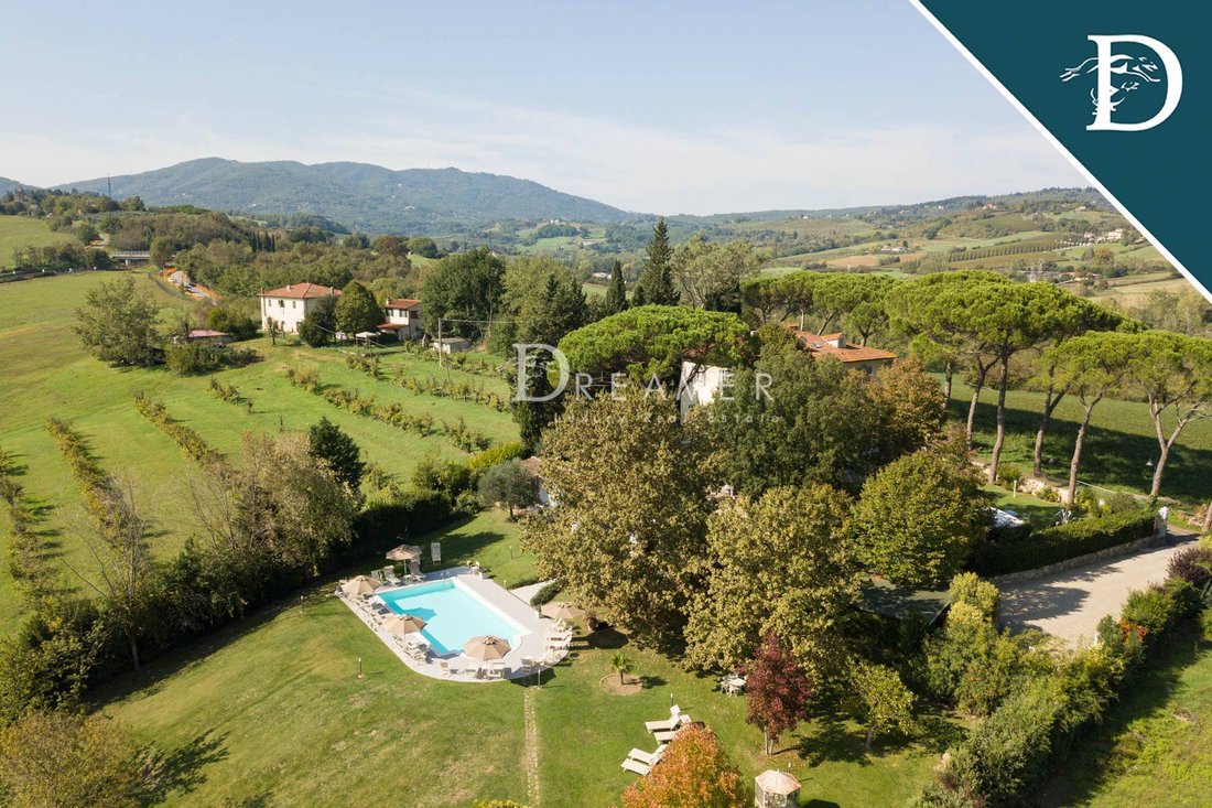 Villa For Sale On The Tuscan Hills In Tuscany, Italy For Sale (12745761)