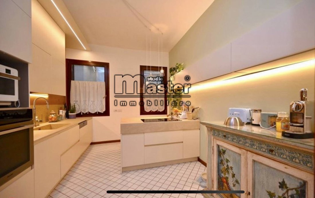 Apartment in Cathedral - Piazza dei Signori, Treviso, Italy 3 - 12744662
