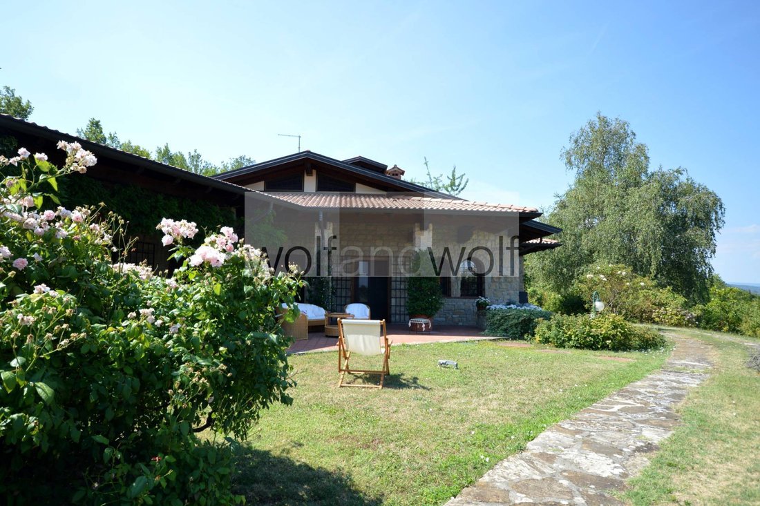 Villa In Vendita A Gazzola, Rezzanello In Emilia Romagna, Italy For