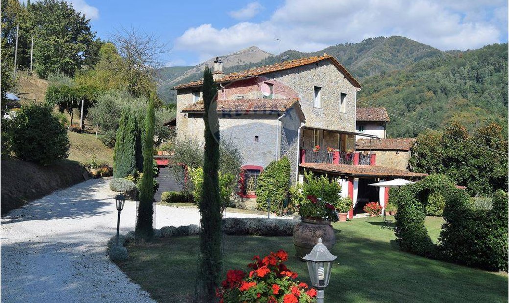 Rustico In Vendita A Bagni Di Lucca, Monti Di Villa In Tuscany, Italy