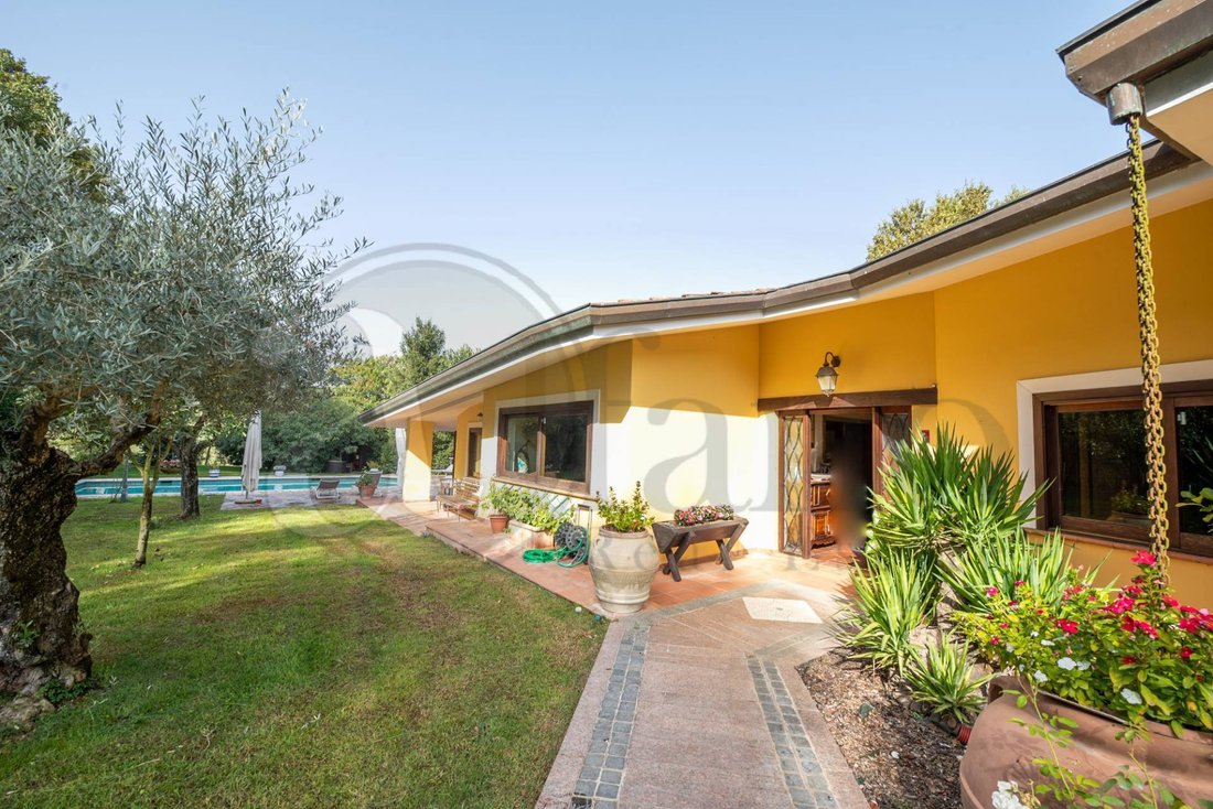 Villa For Sale In Pignataro Interamna In Lazio, Italy For Sale (12749969)