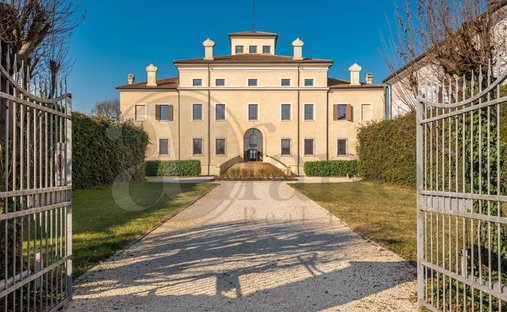 Country House in Gonzaga, Lombardy, Italy 1
