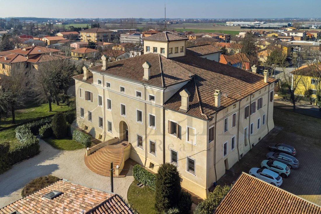 Country House in Gonzaga, Lombardy, Italy 4 - 12750155