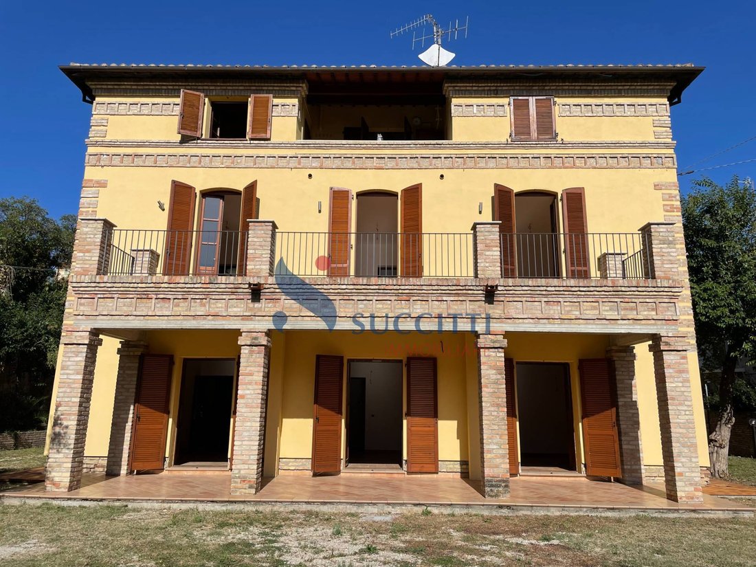 Villa in Center, Teramo, Abruzzo 5 - 12749872