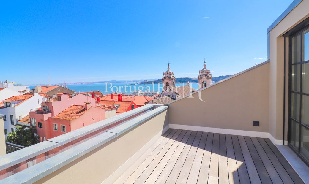 Luxury Penthouse Duplex With River View In Lisbon, Lisbon, Portugal For