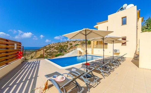 Villa in Kissonerga, Paphos, Cyprus 1