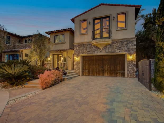 Lujo casas con garaje en venta en Dana Point, California | JamesEdition