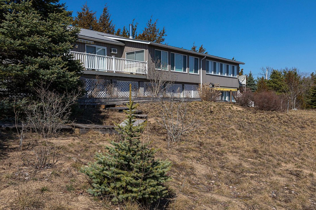 Island Living & Private Beach In Mallorytown, Ontario, Canada For Sale