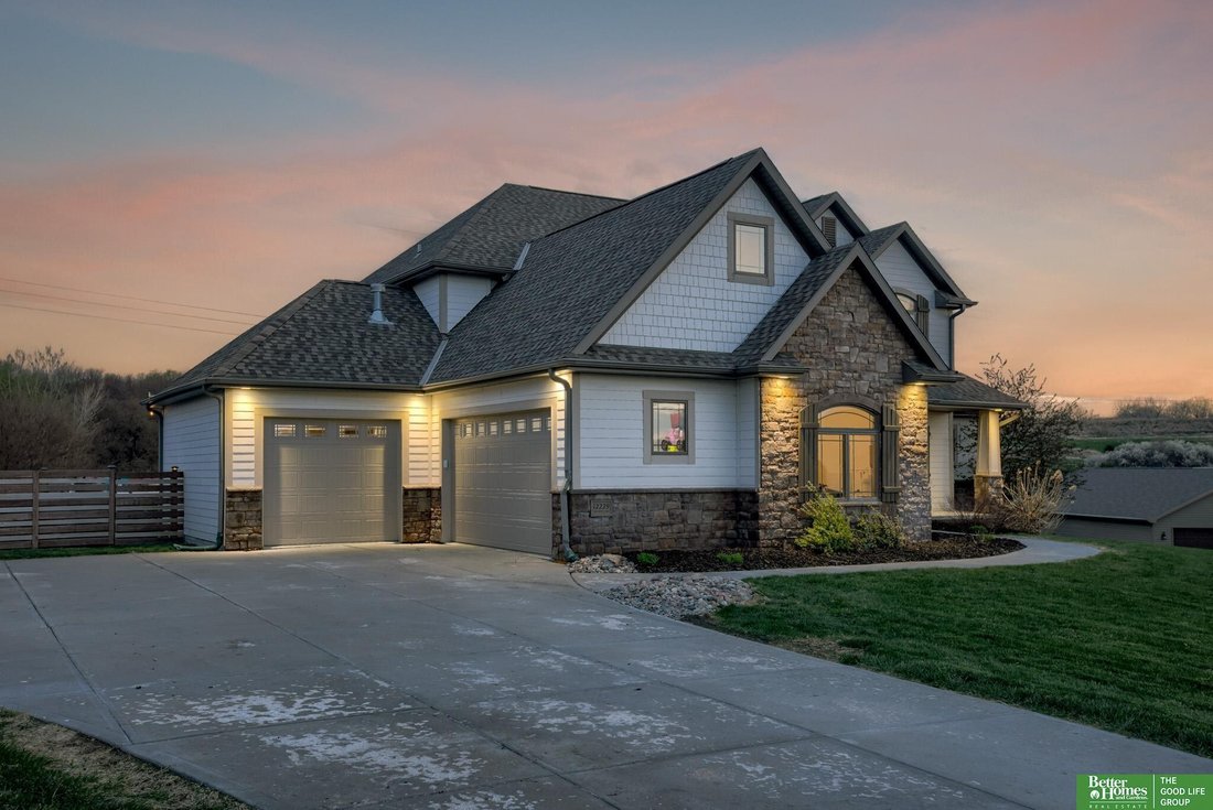 5 Bedrooms Single Family Detached In Gretna, Nebraska, United States