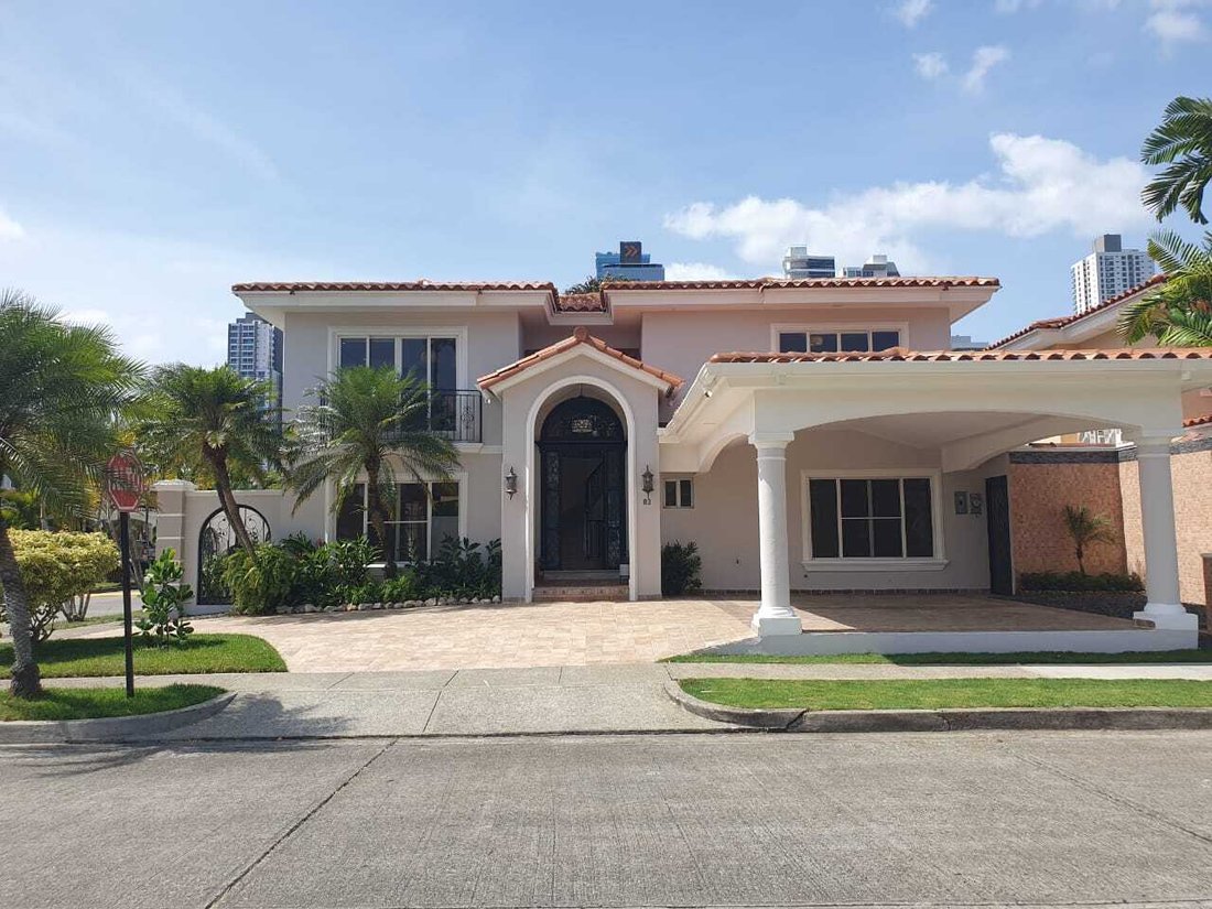 Beautiful House In Costa Bay, With Large Garden In Panama City, Panama