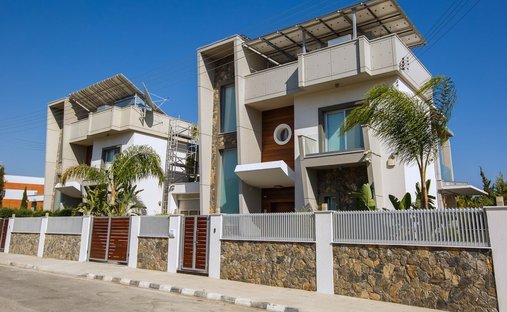 Villa in Agios Tychon, Limassol, Cyprus 1