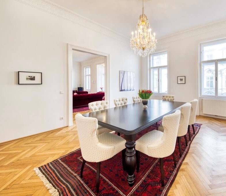 Stylish Renovated Apartment In A Historical Building In Vienna, Wien