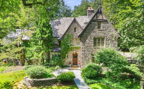 House in Wellesley, Massachusetts, United States 1