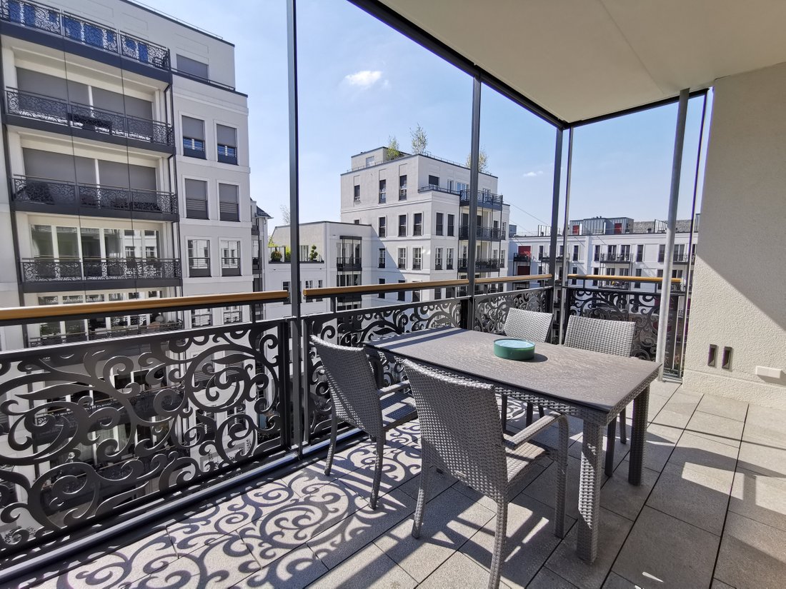 Spacious 4 Room Apartment With A In Düsseldorf, North Rhine Westphalia, Germany For Sale (12764383)