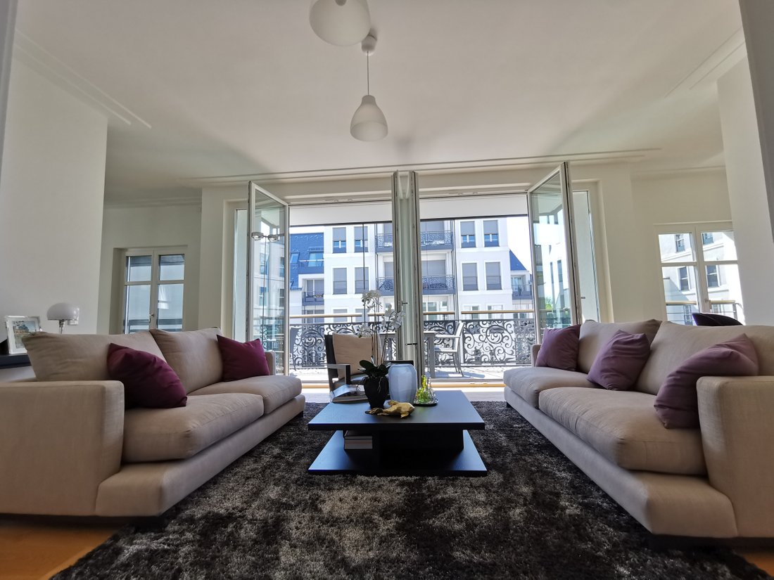 Spacious 4 Room Apartment With A In Düsseldorf, North Rhine Westphalia, Germany For Sale (12764383)