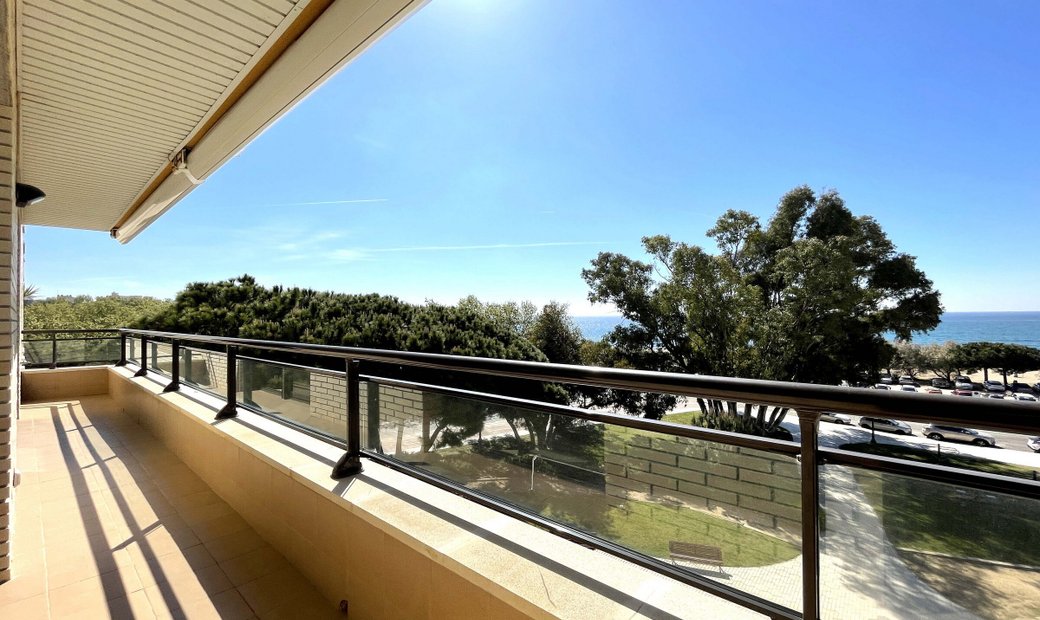 Modern Seafront Apartment With Communal Swimming In Cambrils, Catalonia