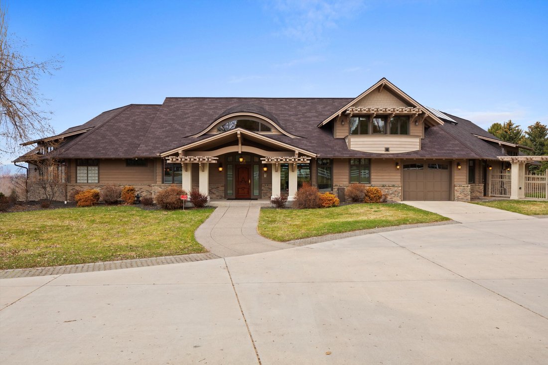 5 Bedrooms Single Family Detached In Missoula, Montana, United States