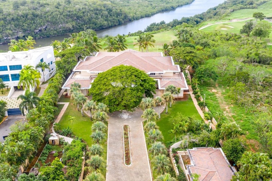 Luxury 5 Bedroom Villa In La Romana, La Altagracia Province, Dominican Republic For Sale (12769046)