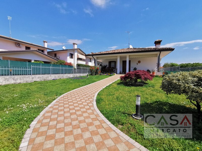 Pordenone Villa In Cordenons, Friuli Venezia Giulia, Italy For Sale