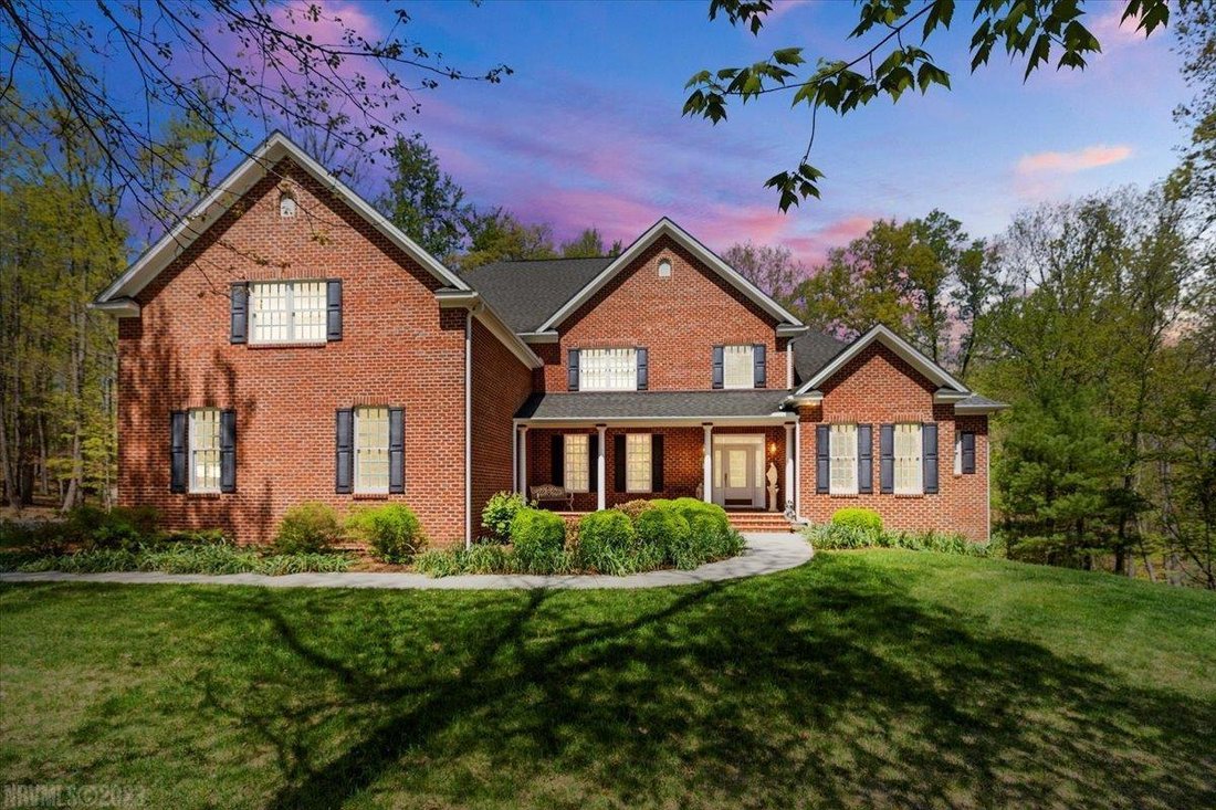 6 Bedrooms Single Family Detached In Blacksburg, Virginia, United