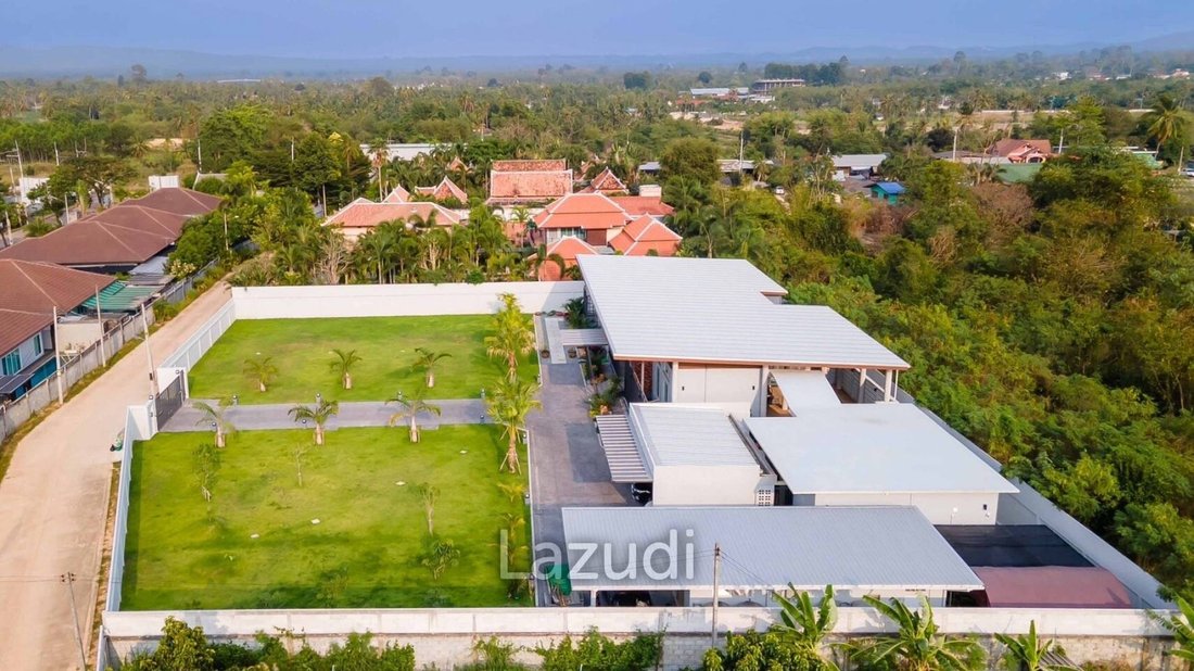Villa in Pattaya City, Chon Buri, Thailand 1 - 12772041