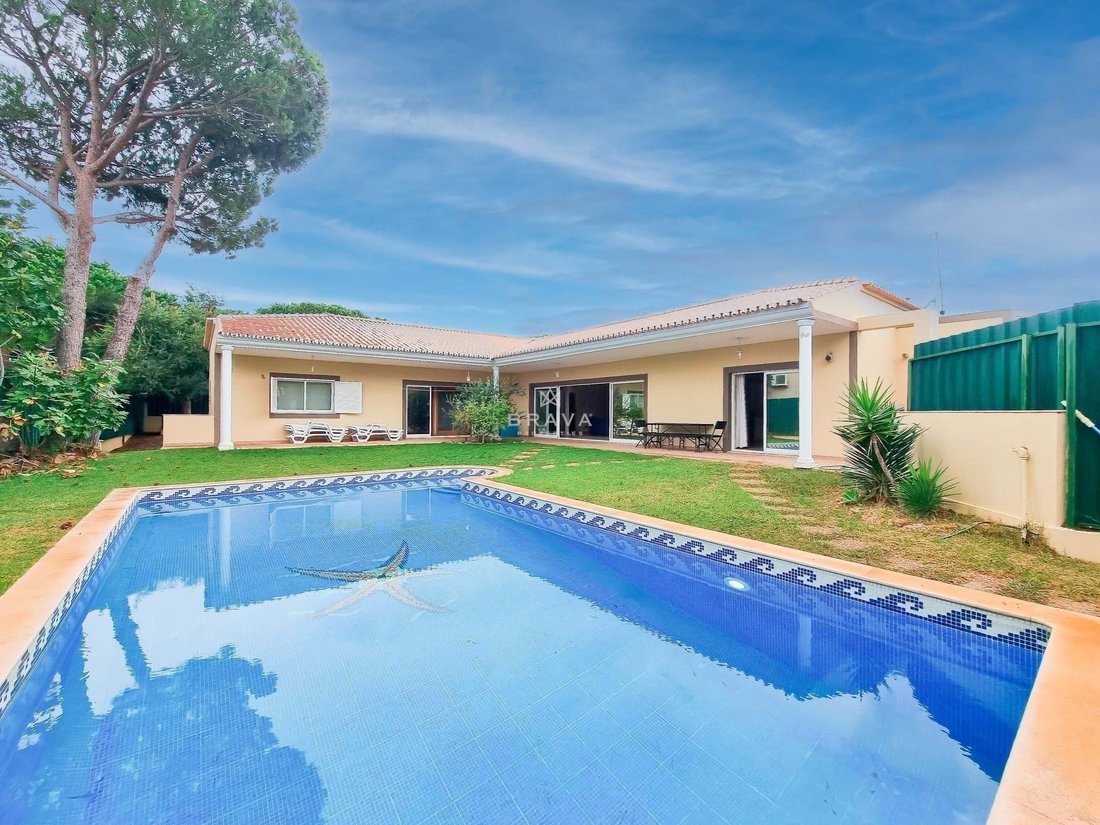 Detached T3 + 3 Villa With Pool In The Area Of In Albufeira, Algarve