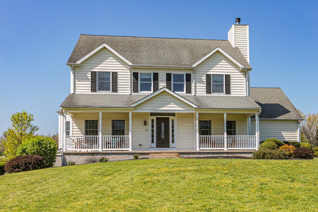 Modern Farmhouse Embraced By 99 Acres In Montgomery, New Jersey, United