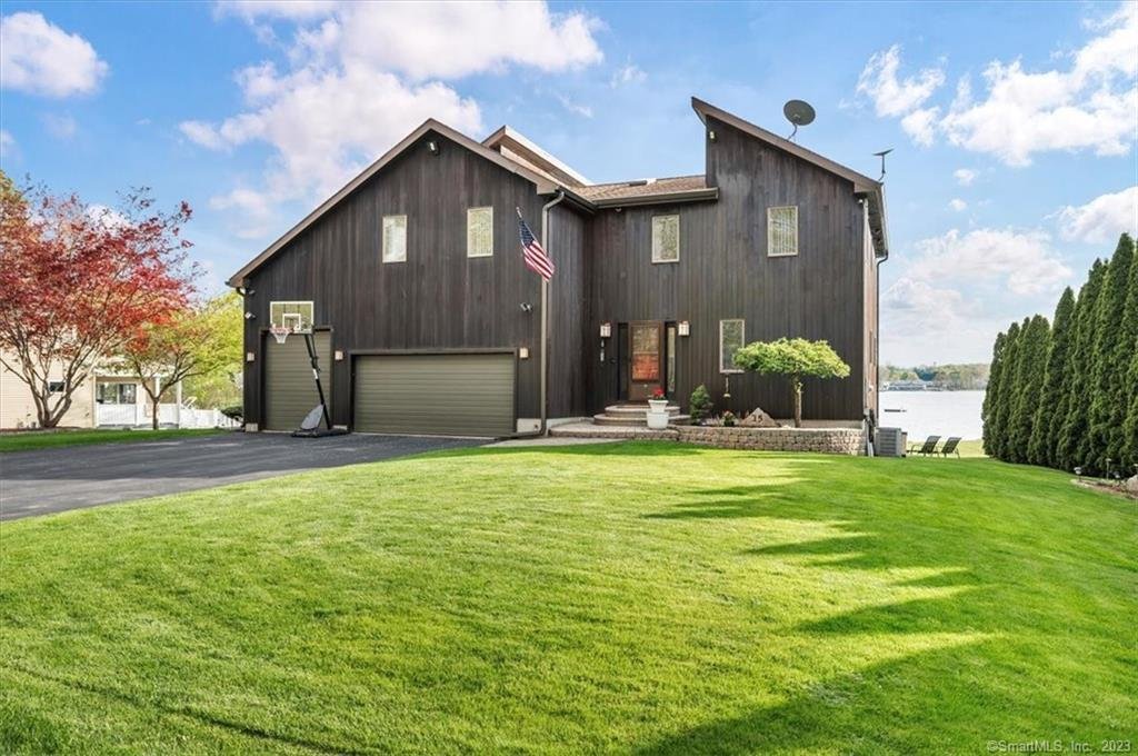 6 Bedrooms Single Family Detached In East Hampton, Connecticut, United